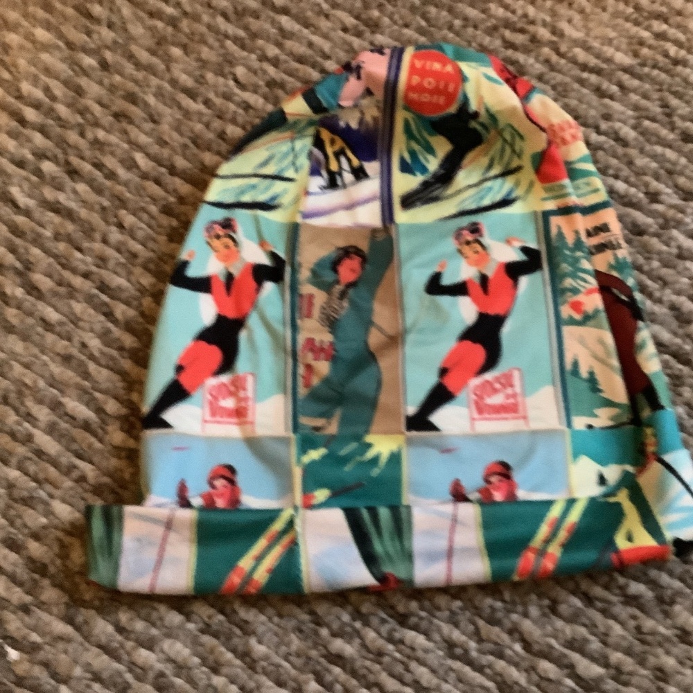 Unique beanie styled hat that stretches you can shape the crown,